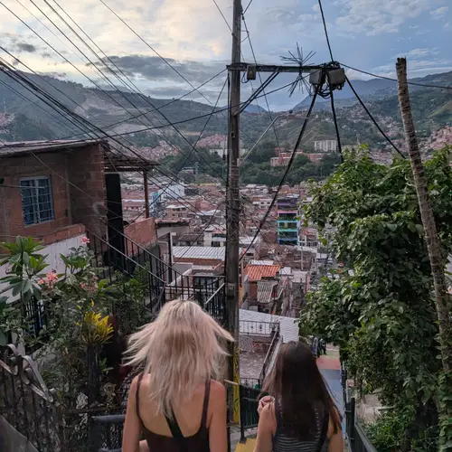 A glimpse into what a few weeks at Co404 Medellín looks like 😍 
